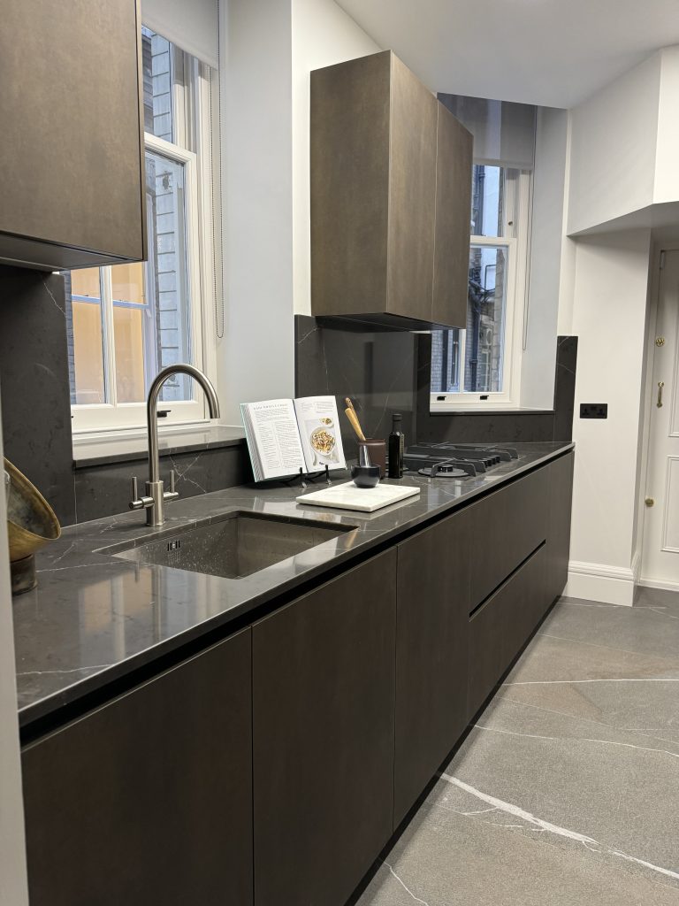 Kitchen tiler